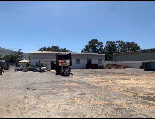 4,850M² WAREHOUSE TO LET IN DAL JOSAFAT